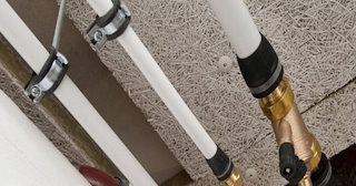 Замена труб водоснабжения в квартире: цена от 2077 руб. - СантехДомВрн
